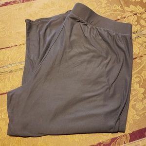 Maurices Gray capri leggings